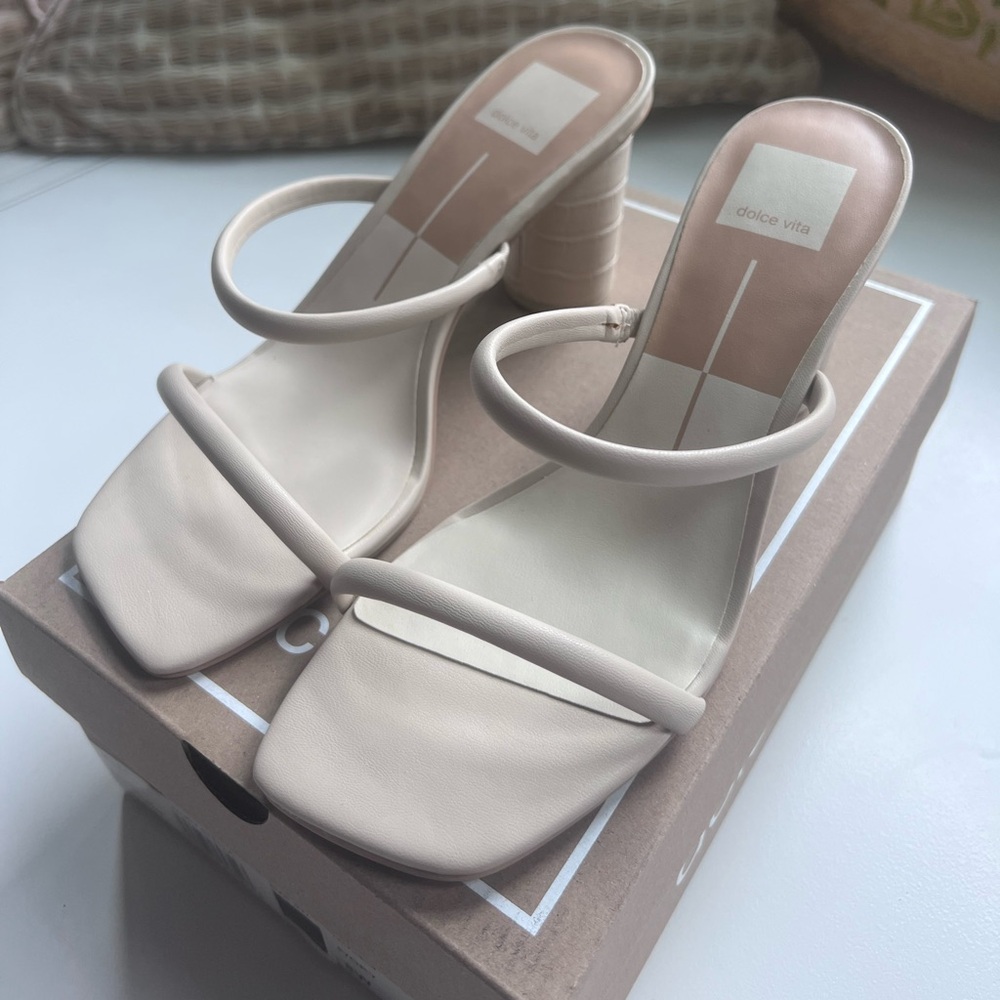 Dolce Vita Noles Ivory (8W)